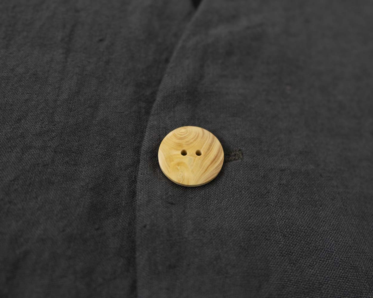 木のボタン - 厚め2穴（6個セット）