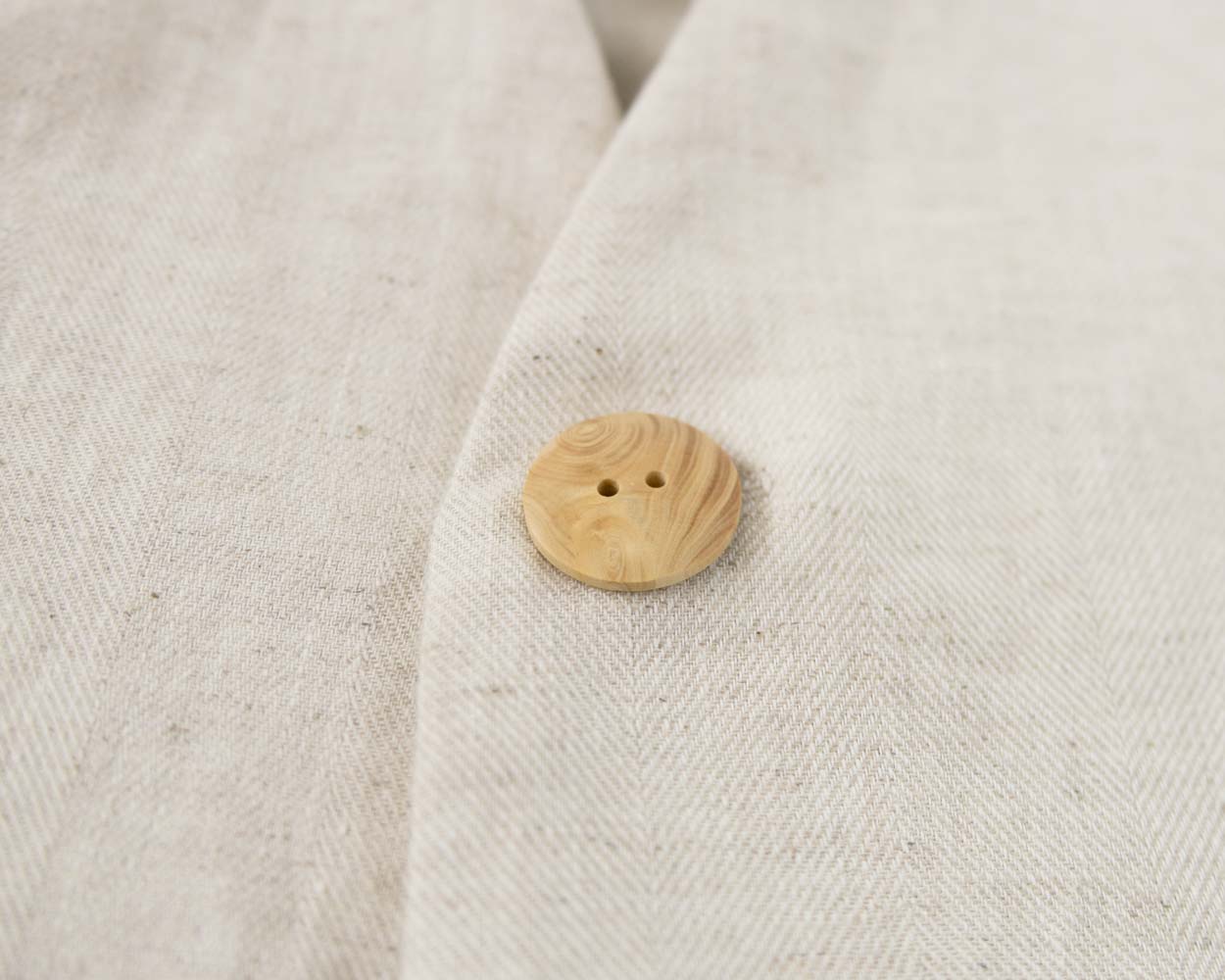 木のボタン - 厚め2穴（6個セット）