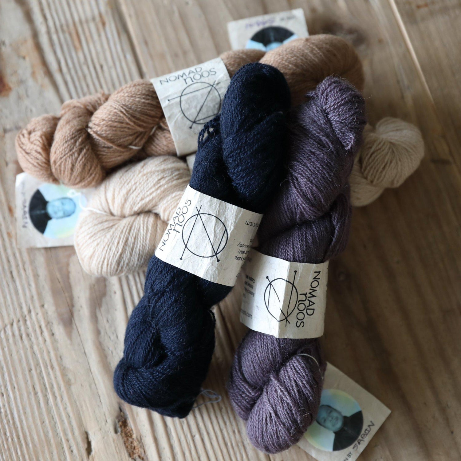 NOMADNOOS DRY DESERT CAMEL - Light Fingering -